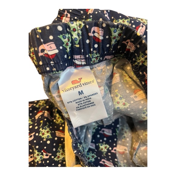 Vineyard Vines Men’s Navy Whale with Santa Hat Pajama Bottoms - Picture 3 of 5